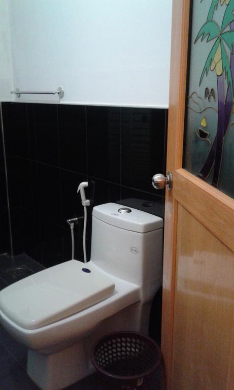 Rose Blossom Hotel Mirissa Bagian luar foto