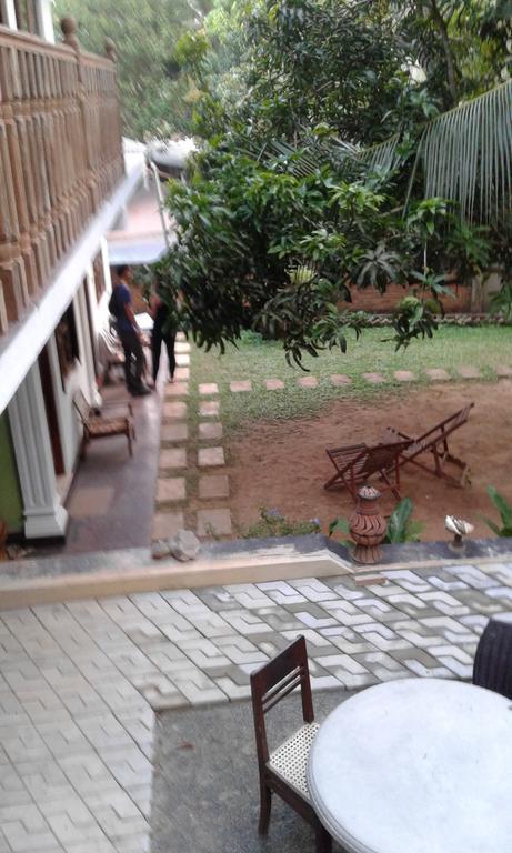 Rose Blossom Hotel Mirissa Bagian luar foto
